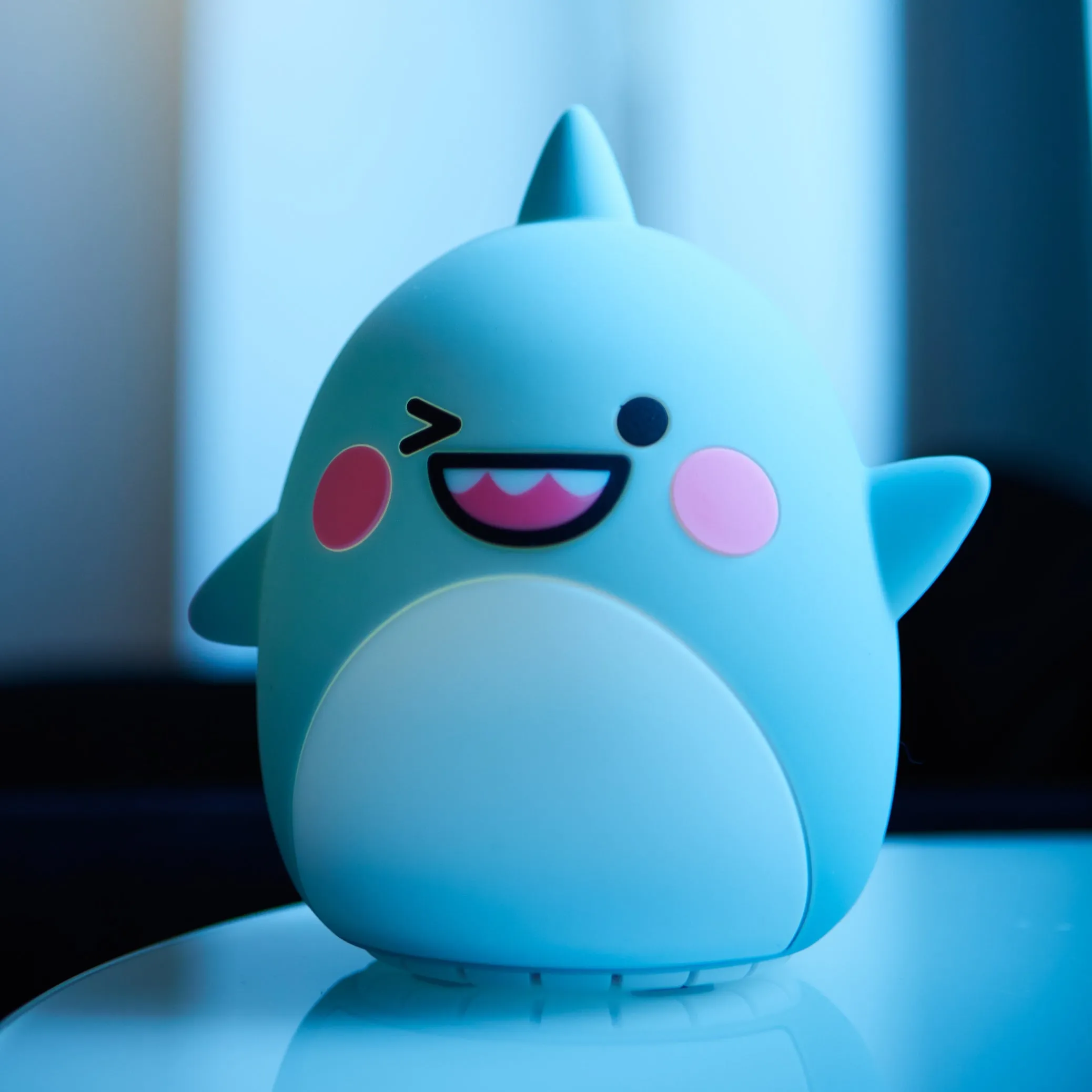 Around the Crib Lumi'noizies - Winky The Shark - Bluetooth Night Light
