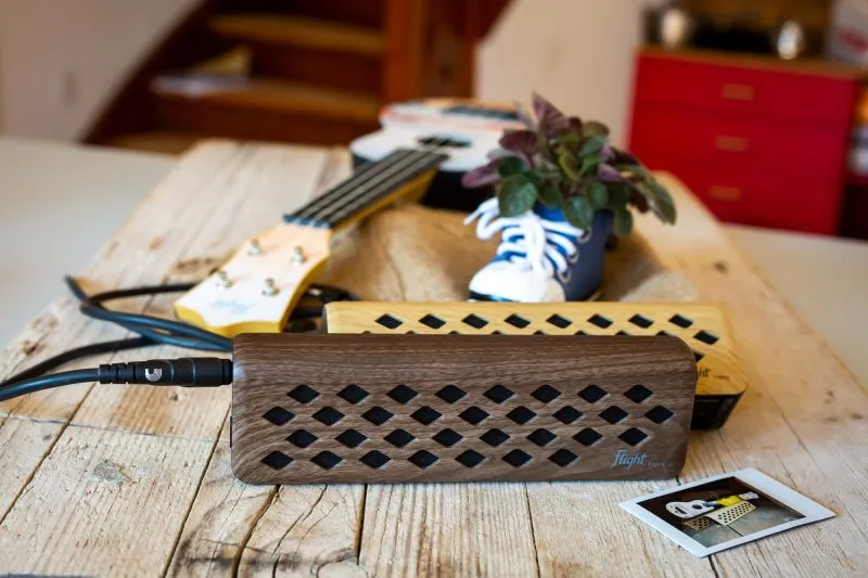 Flight Tiny6 Amplifier Portable Mini Ukulele Amplifier with Maple-Effect Case