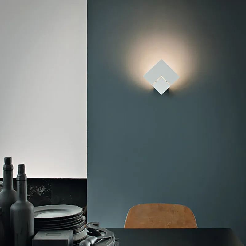 Puzzle Twist Wall Light