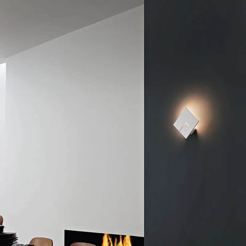 Puzzle Twist Wall Light